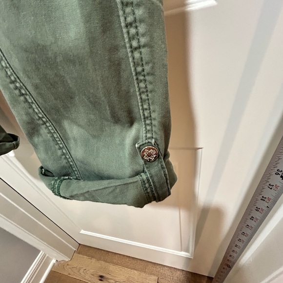 White House Black Market women’s size 8 Olive Cargo Pant. Mid rise straight crop - Picture 4 of 10